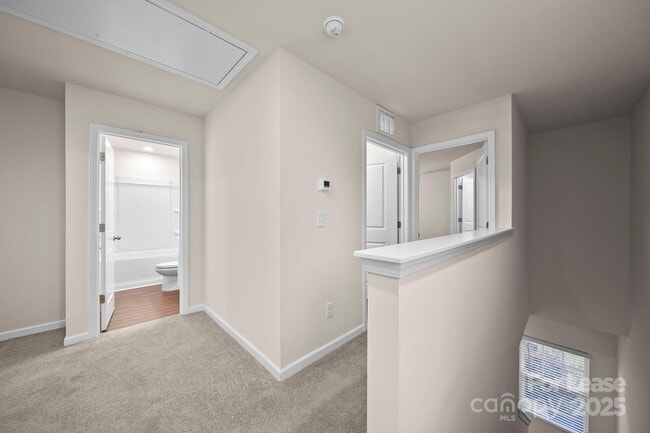 Building Photo - 711 Lackey St