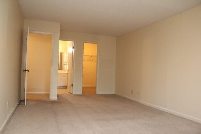 Building Photo - 574 Emory Oaks Way
