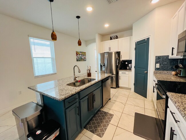 Building Photo - Available for July move-in!