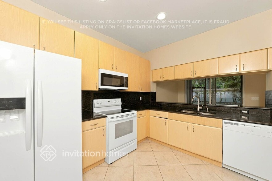 Building Photo - 6351 Bella Cir