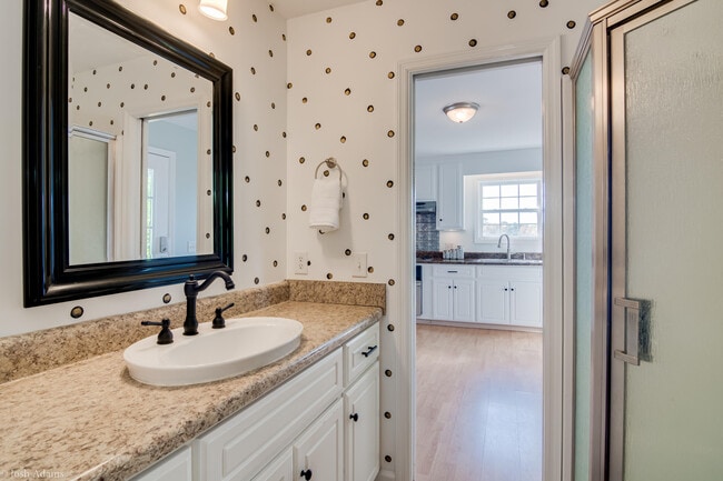 Building Photo - 304 Fox Tail Ct
