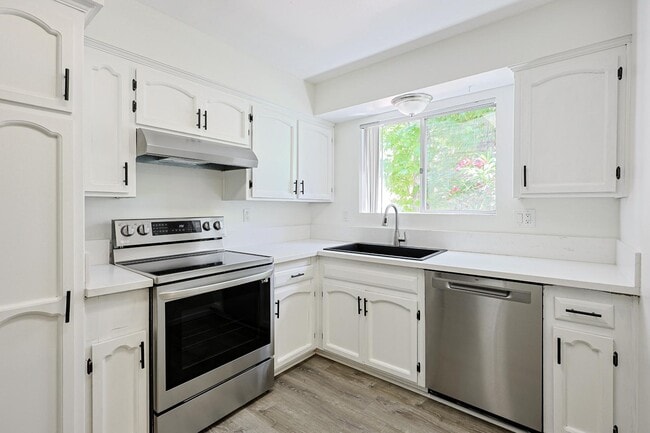 Building Photo - 4800 Williamsburg Ln