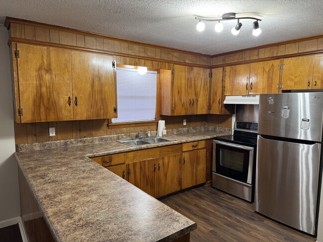 Kitchen - 915 Taylor St