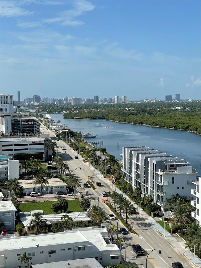 Building Photo - 3111 N Ocean Dr