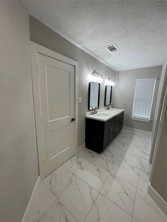 Building Photo - 709 Regency Ct