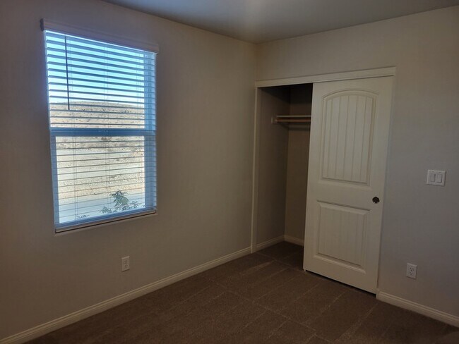 Building Photo - Beautiful 4 Bedroom Home in Southwest Vegas!