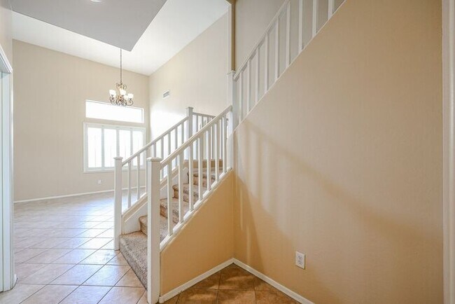 Building Photo - BEAUTIFUL 4 BEDROOM, 2.5 BATH WITH A POOL IN THE HEART OF GILBERT