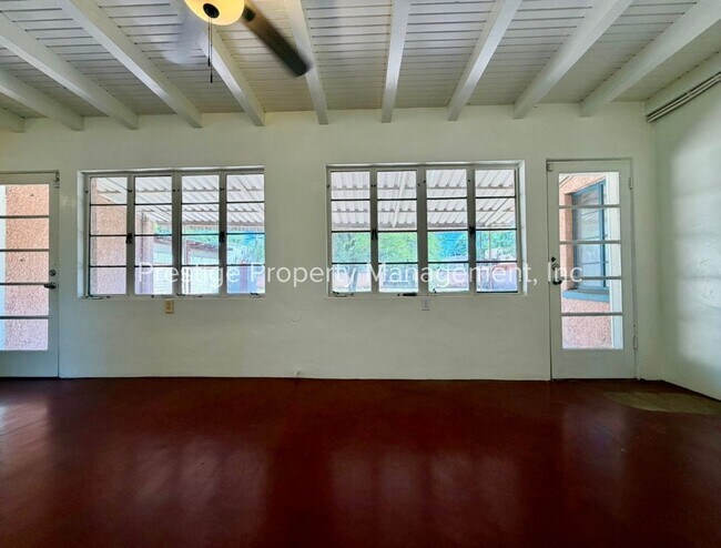 Building Photo - Spacious With Vintage Charm- 2/1 Centrally Located and Waiting For You!