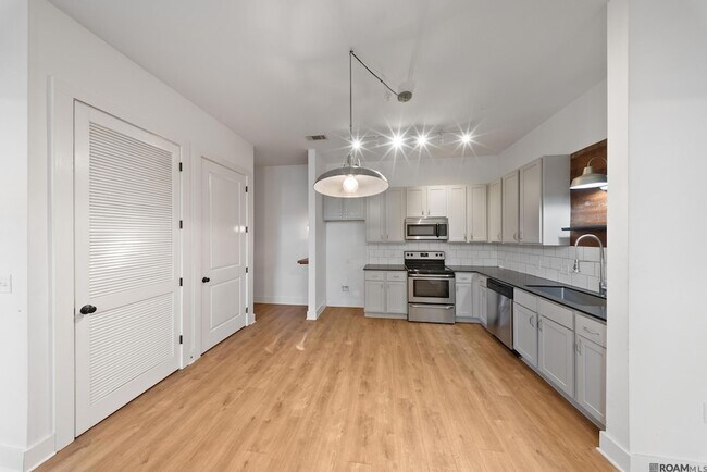 Building Photo - 255 E Boyd Dr