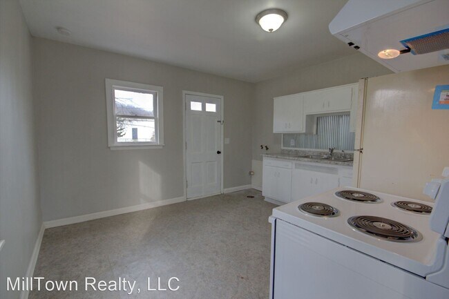 Building Photo - 2 br, 1 bath House - 3856 Johnson Ave