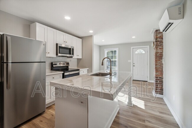 Building Photo - 530 N Church St