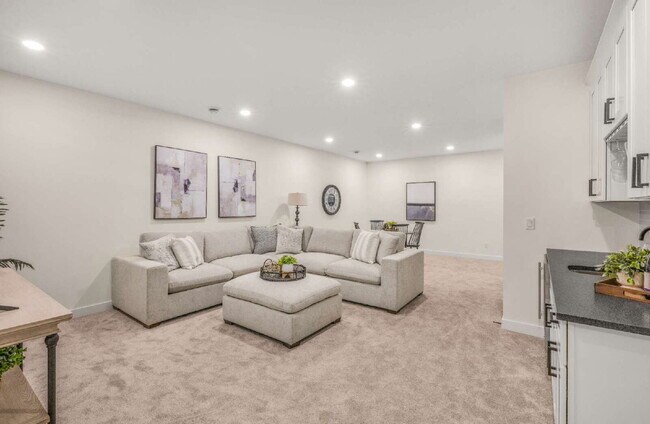 Building Photo - Stunning New Construction in the Heart of Uptown