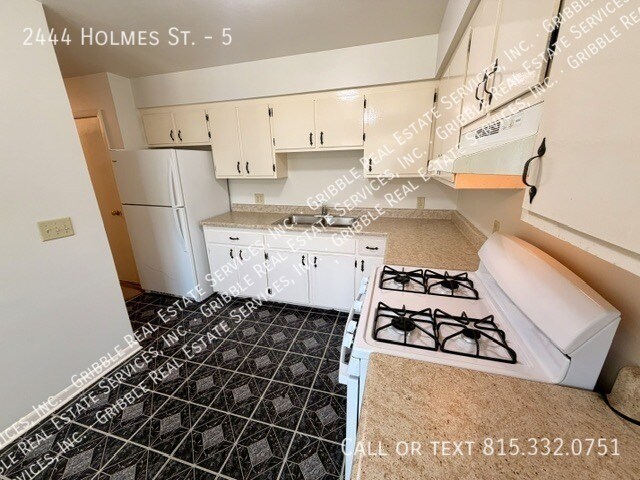 Building Photo - 2444 Holmes St