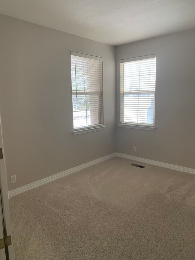 Building Photo - 7117 Heatherwood Dr