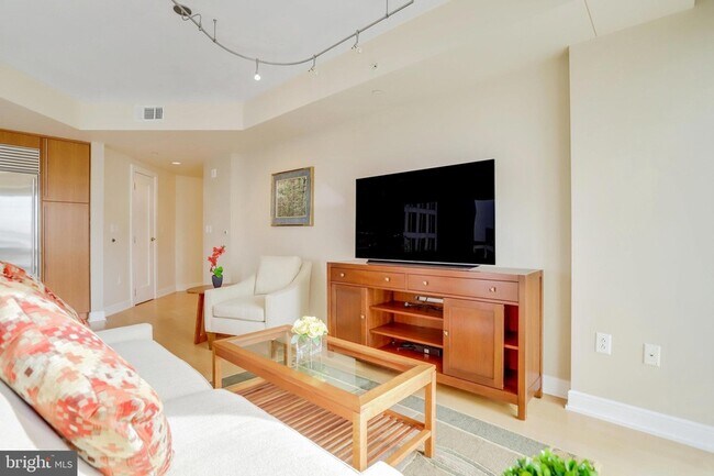 Building Photo - 1111 19th St N