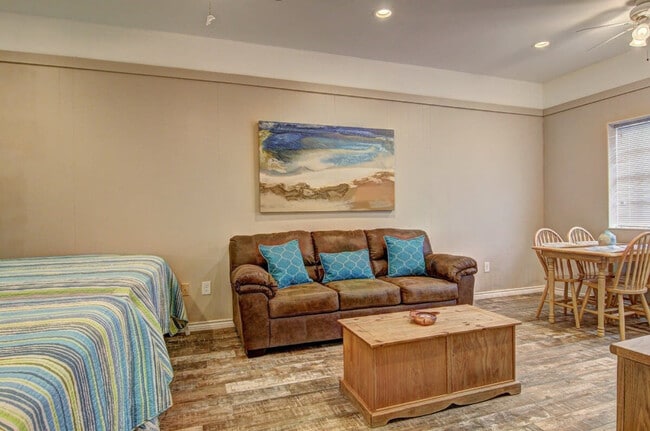 Building Photo - 704 Island Retreat Ct