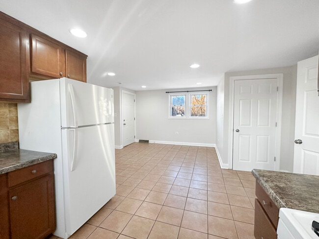 Building Photo - 3135 Chicago Rd