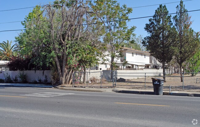 Building Photo - Menlo East