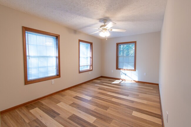 Office/Bonus Room - 4747 Knollwood Dr NW