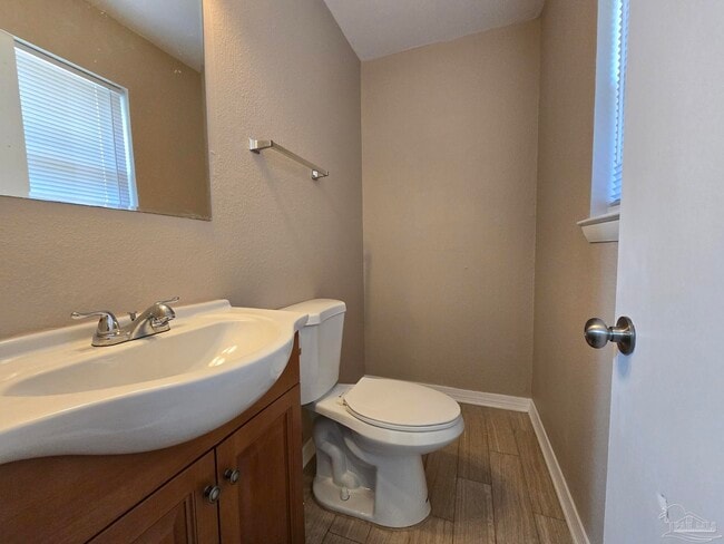 Building Photo - 6202 Fairview Dr