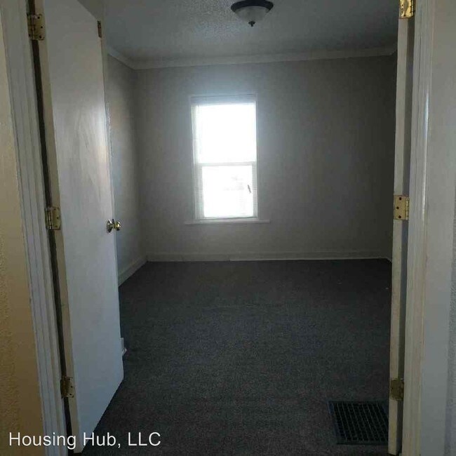 Building Photo - 1825 Emerson Ave N