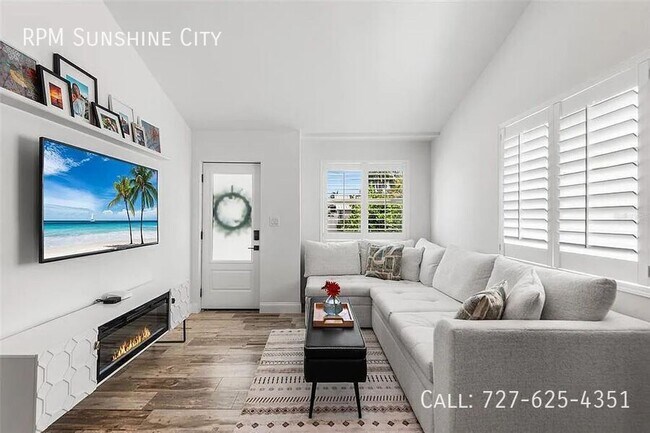 Building Photo - 14024 N Bayshore Dr