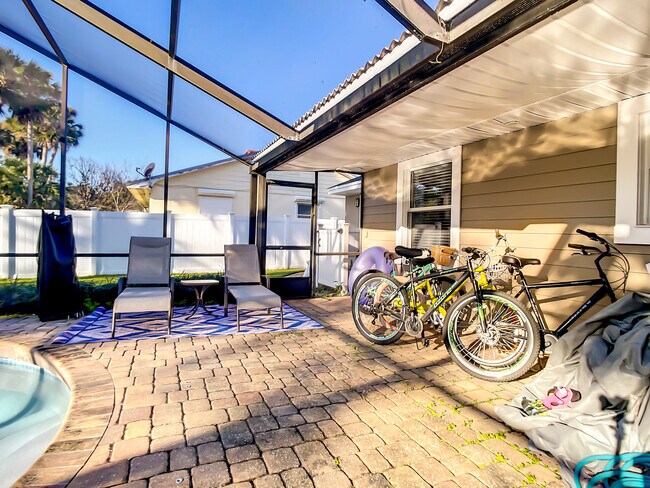 Building Photo - 762 S Beach St