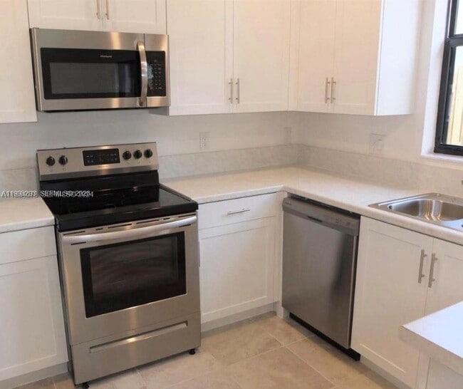 Building Photo - 407 NE 208th Terrace