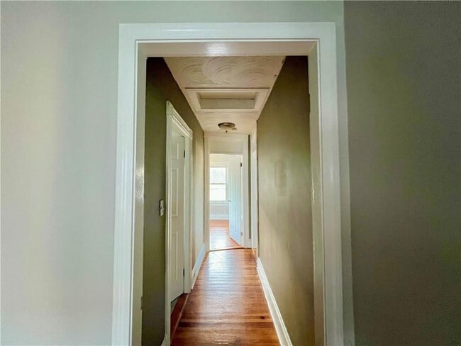 Building Photo - 360 Weeden St