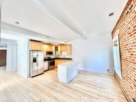 Building Photo - 800 E 18th Ave