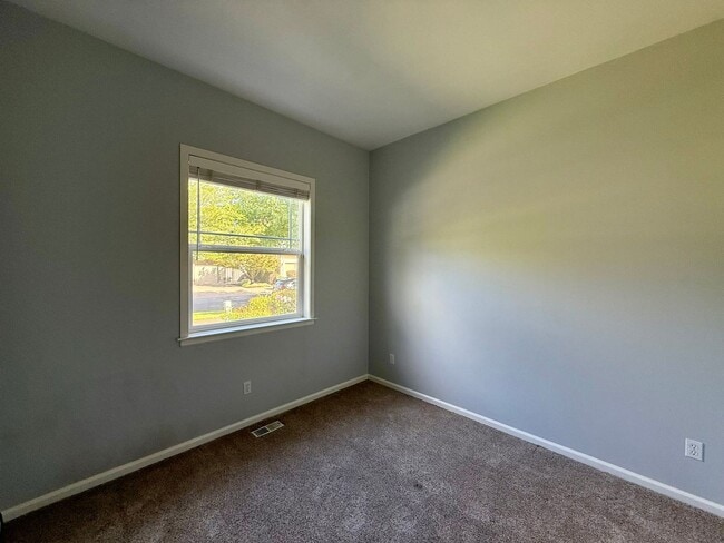Building Photo - Single Level Cresent Meadows Home