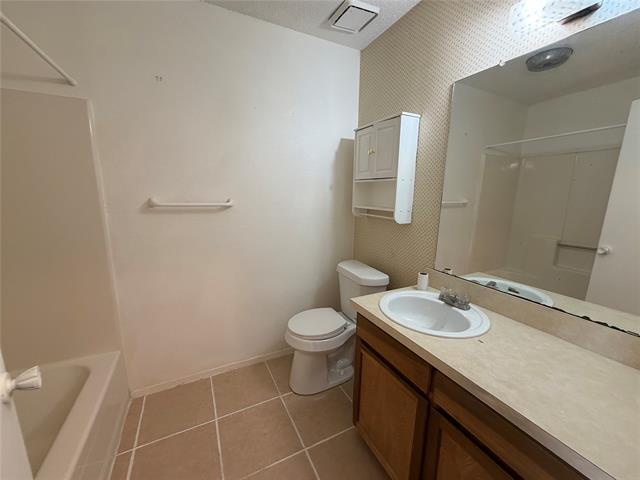 Building Photo - 425 Signal Hill Ct N