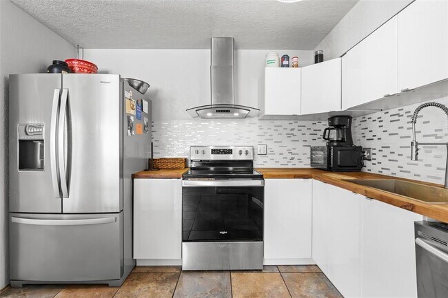 Building Photo - 10437 Cirimoya Ln