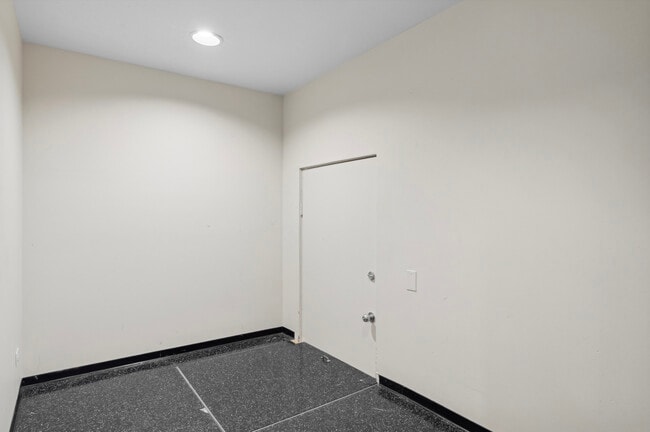 Building Photo - 2305 N Commonwealth Ave
