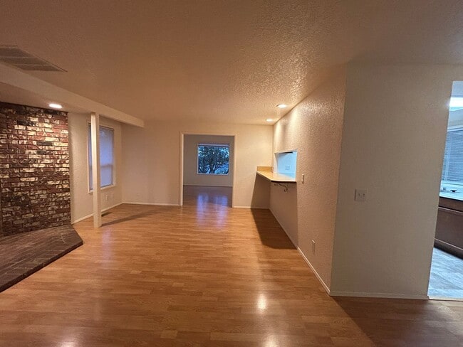 Building Photo - 5888 Shannon Ave