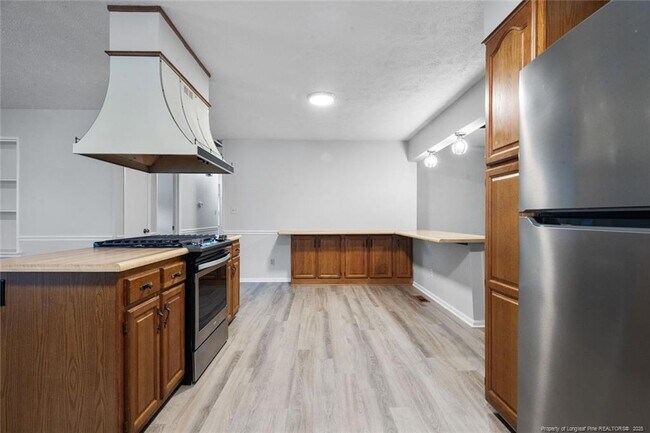 Building Photo - 508 Waterbury Dr