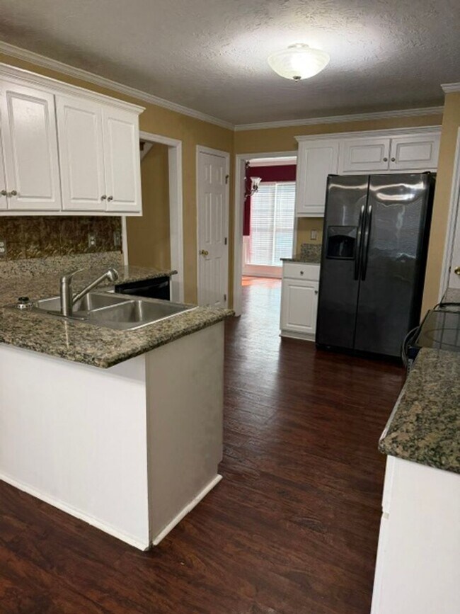 Building Photo - 1832 Heathers Way