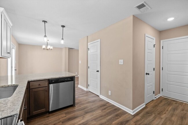 Building Photo - 3 Bedroom Home for Rent!