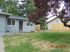 Building Photo - 221 NE Oregon St