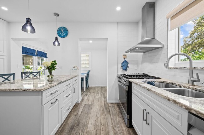 Building Photo - 1300 SW 17th St