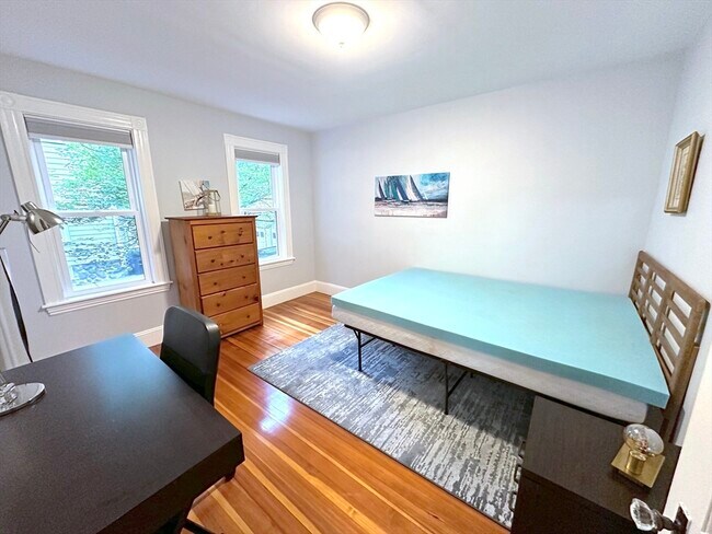 Building Photo - 23-25-25 Fuller St