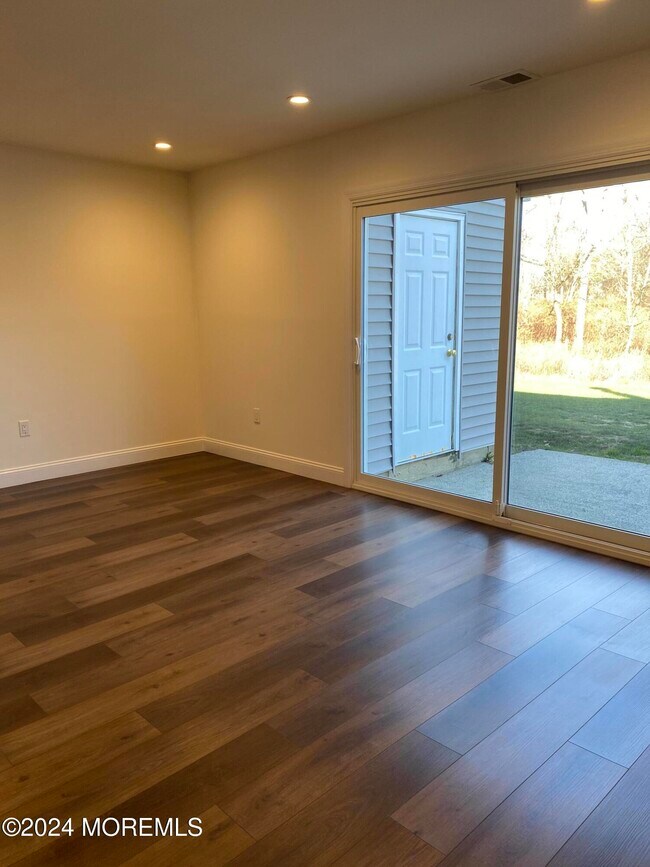 Building Photo - 66 Holly Dr