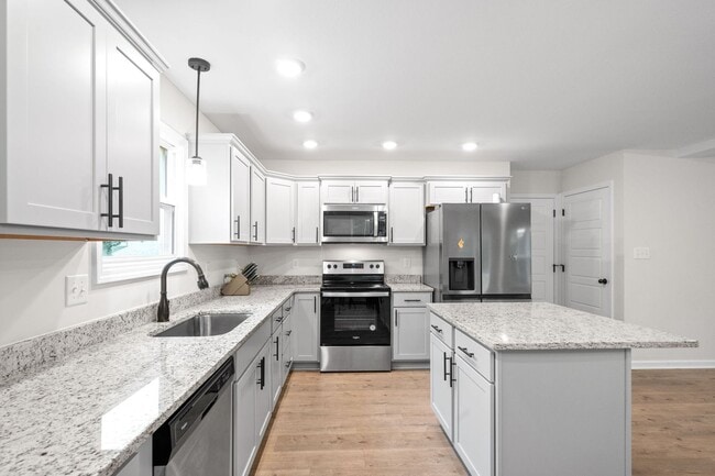 Building Photo - Beautiful Home in Woodland Hills