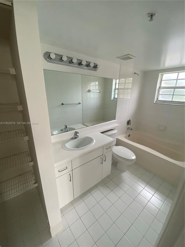 Building Photo - 4840 N State Rd 7