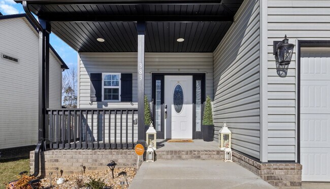 Building Photo - Stunning 4-Bedroom Home for Rent in Hampton Hills!