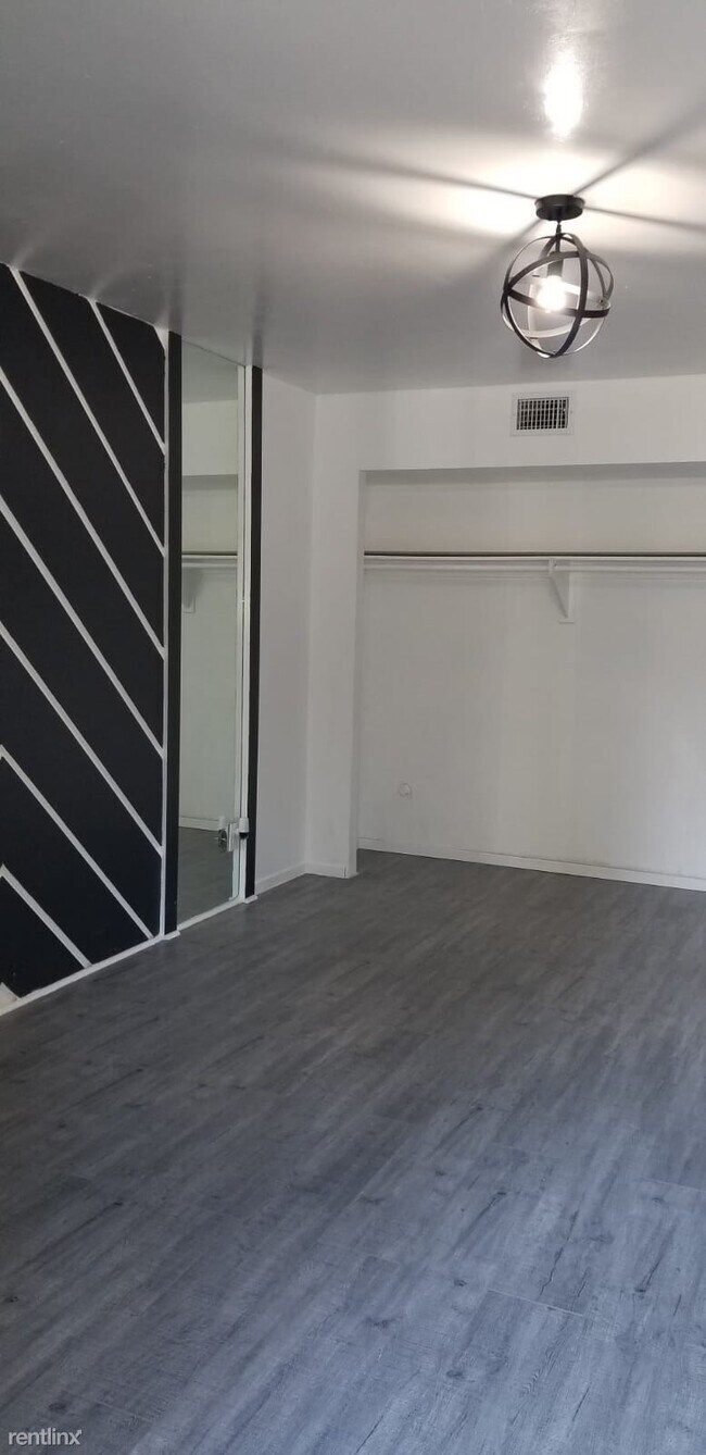 Building Photo - 2 br, 1 bath Condo - Harbor Pine Creek