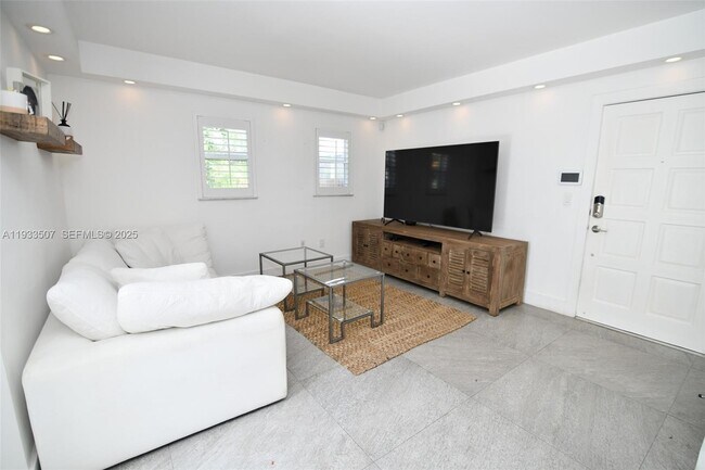 Building Photo - 2918 Bird Ave