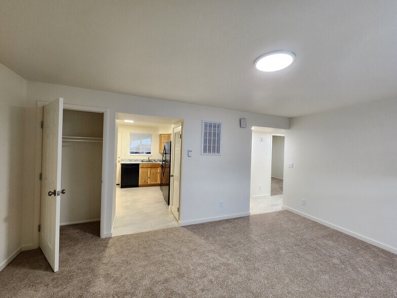 Building Photo - 361 E 650 N