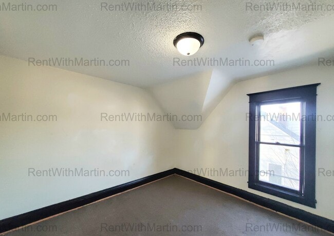 Building Photo - 1020 Columbia St