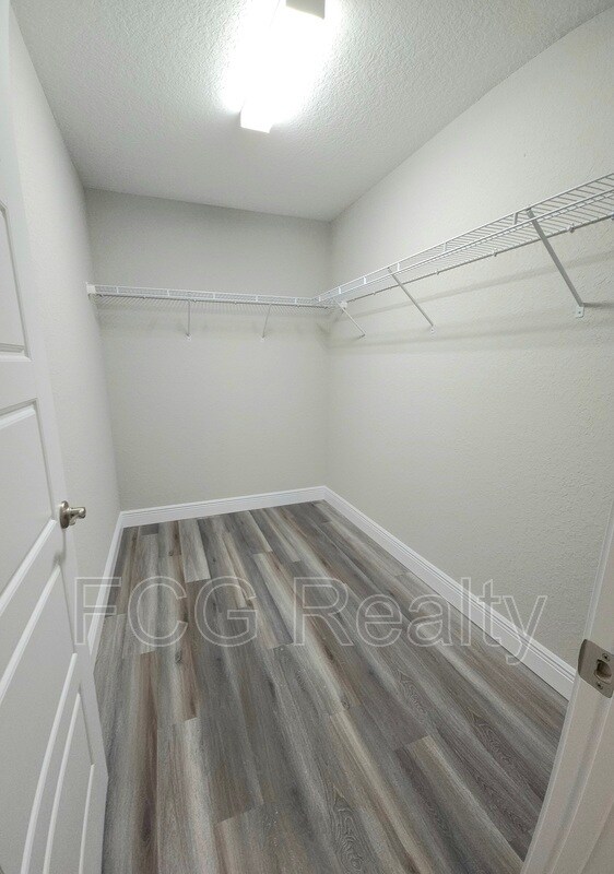 Building Photo - 10057 N Athenia Dr
